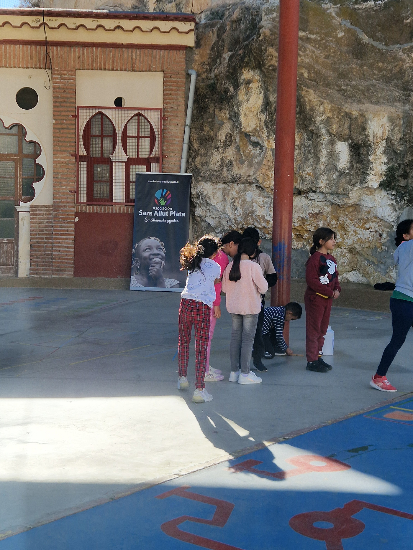 CONCIENCIACIÓN SOBRE LA POBREZA INFANTIL Y FOMENTO DE LA INTEGRACIÓN SOCIAL EN COLEGIOS - SARA ALLUT PLATA